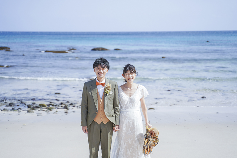 白浜海岸での洋装フォトウェディング事例 1