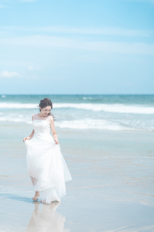 白浜海岸での洋装フォトウェディング事例 2
